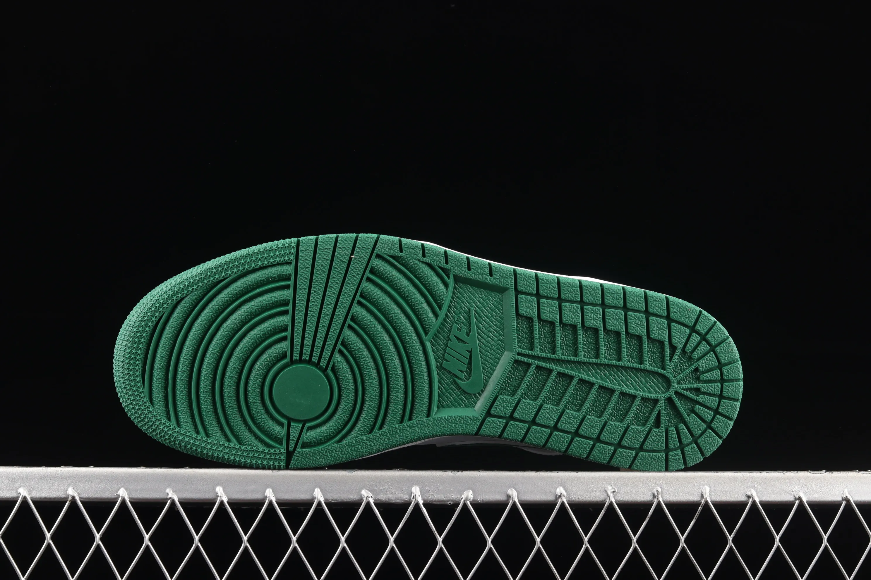 All categories Air Jordan Jordan series basketball shoes Air Jordan 1 Mid G version pure original Air Jordan 1 Mid AJ1 Joe 1 white gray green mid-top basketball shoes DC7294-103